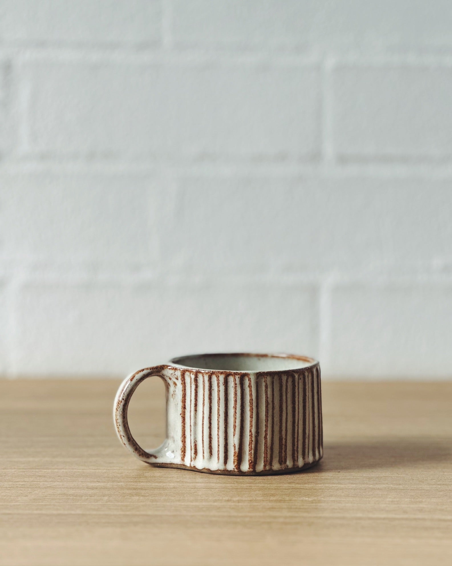 Carved caramel mug - short