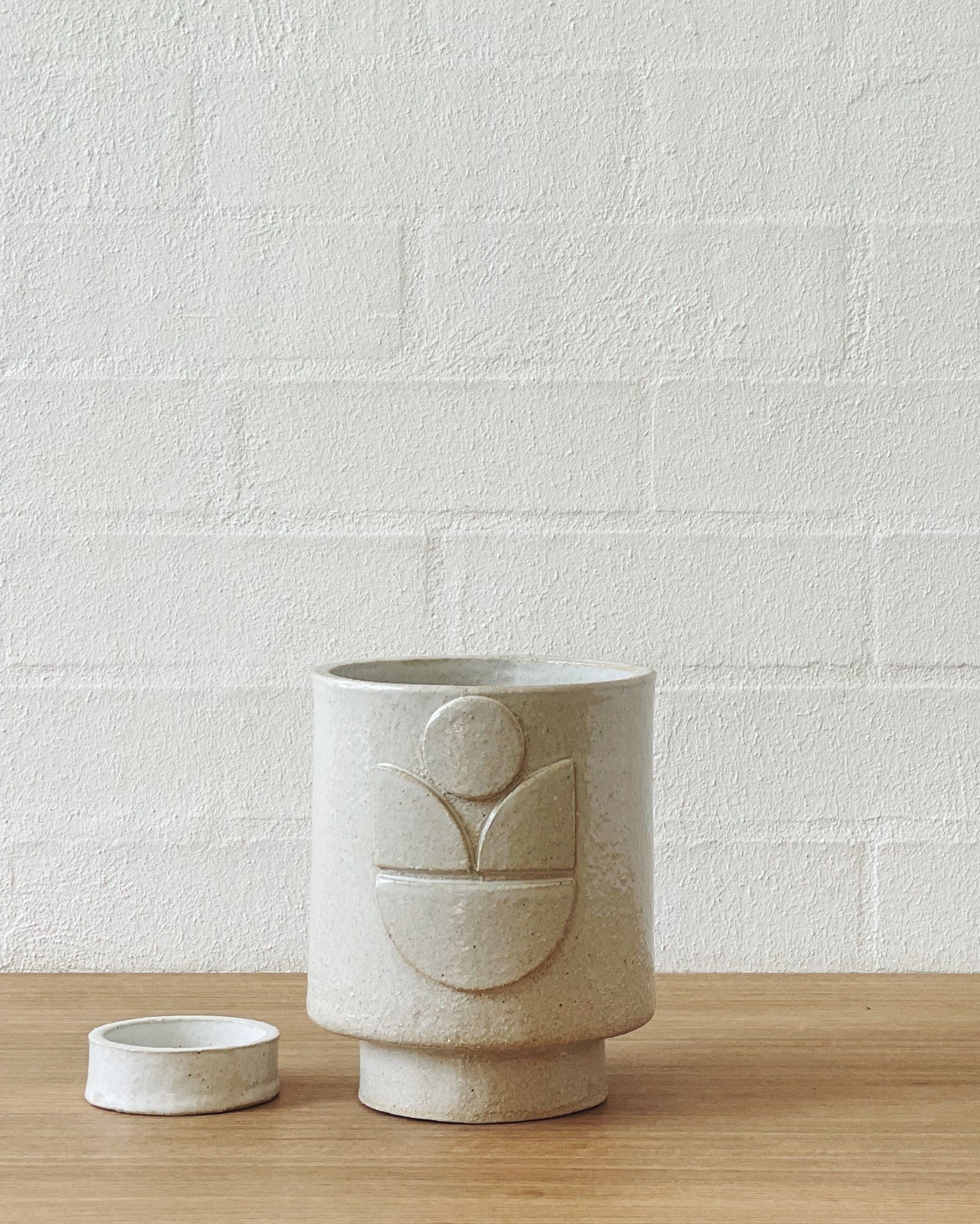 Jenn Johnston Ceramics classic white planterART - tulip motif