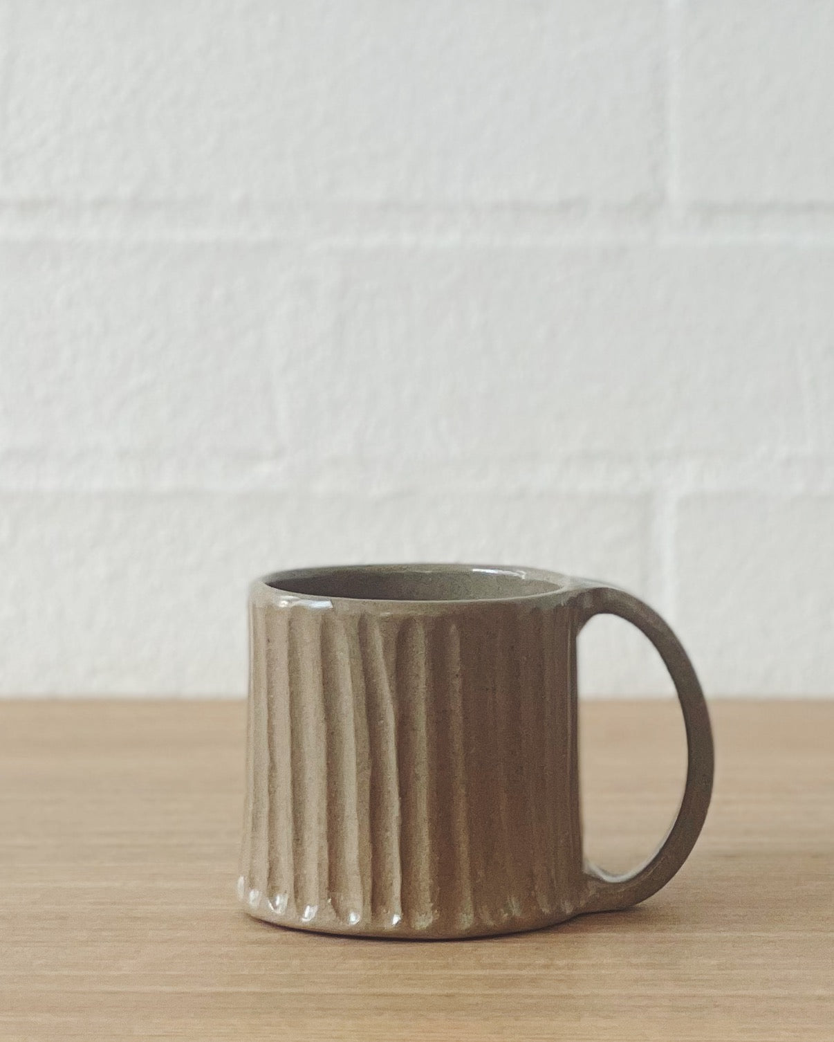 Jenn Johnston Ceramics Carved taupe mug - regular